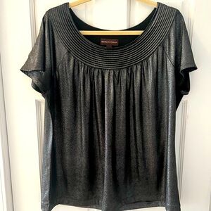 Beautiful holiday or New Years shirt!